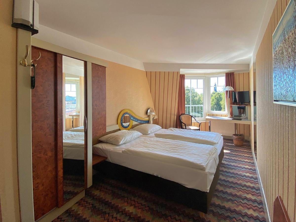 Hotel Zum Gruenen Turm Hohen Neuendorf Exteriér fotografie